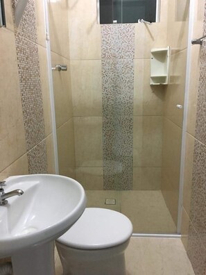Douche, sèche-cheveux