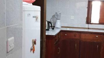 Room, 1 Double Bed | Shared kitchen | Fridge, microwave, stovetop, espresso maker