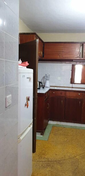 Chambre, 1 lit double | Cuisine partagée | Réfrigérateur, micro-ondes, plaque de cuisson, machine à expresso