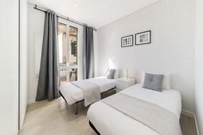 2 chambres, fer et planche à repasser, Wi-Fi, draps fournis