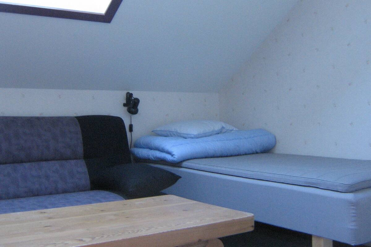 Twin Room | Individually decorated, individually furnished, rollaway beds, free WiFi