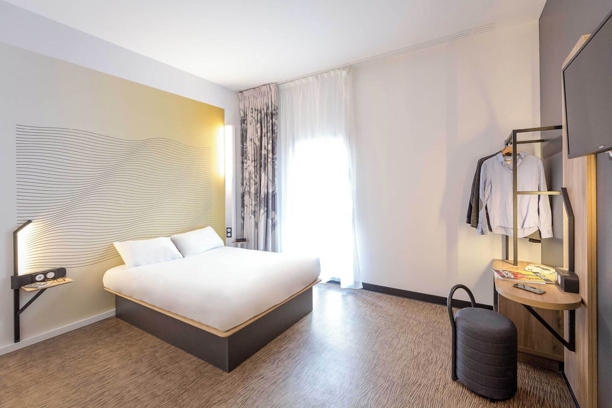 Double Room, Mobility Accessible | Desk, soundproofing, free cribs/infant beds, WiFi