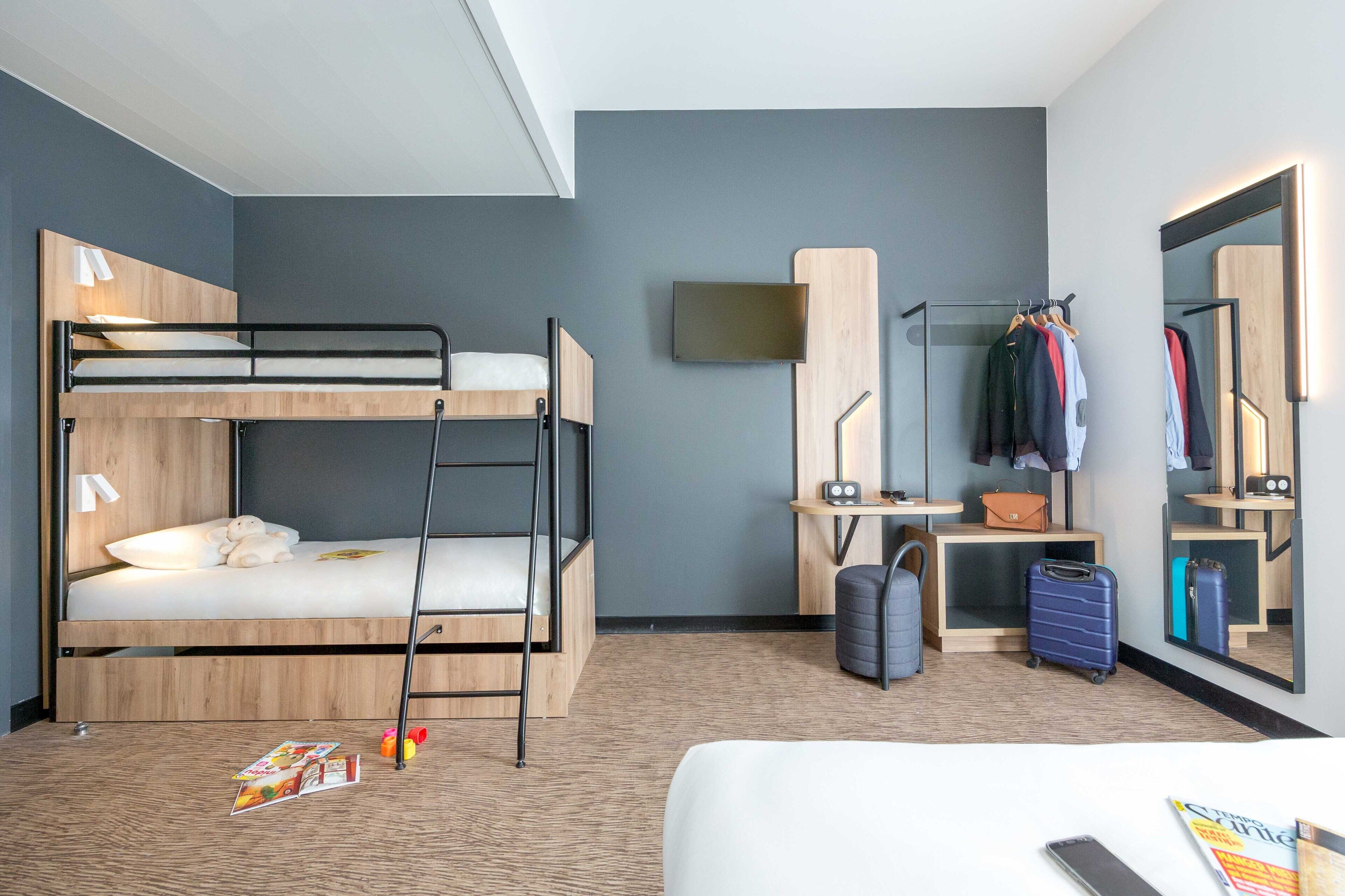 quadruple room | 1 bedroom, desk, soundproofing, free cots/infant beds