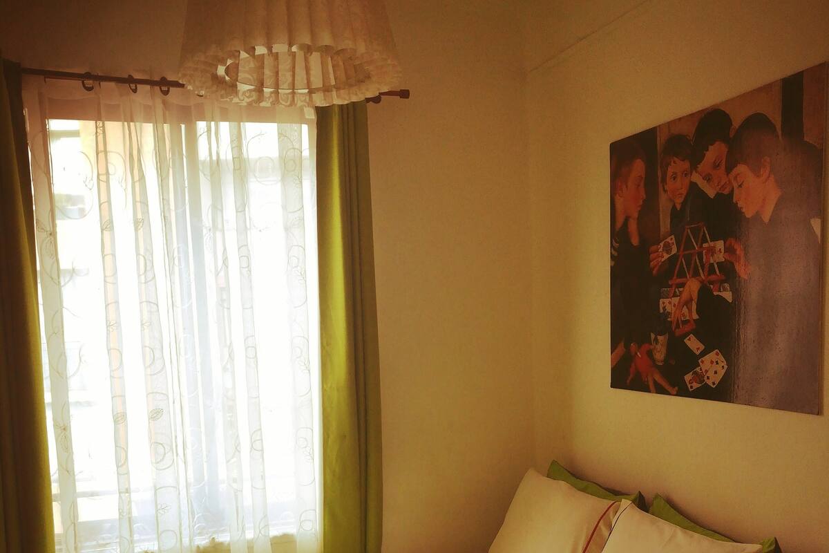 Iron/ironing board, free WiFi, bed sheets