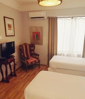 Iron/ironing board, free WiFi, bed sheets