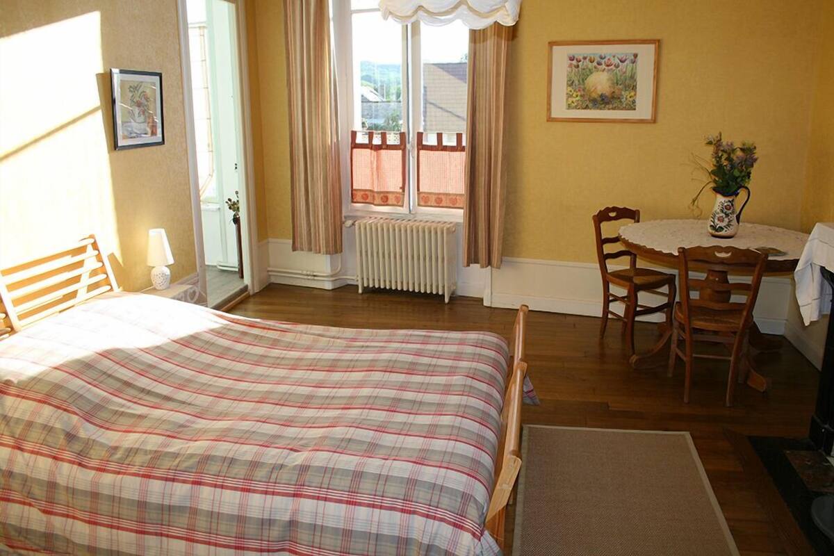 Standard-Doppel- oder -Zweibettzimmer, eigenes Bad (Tulipe)
