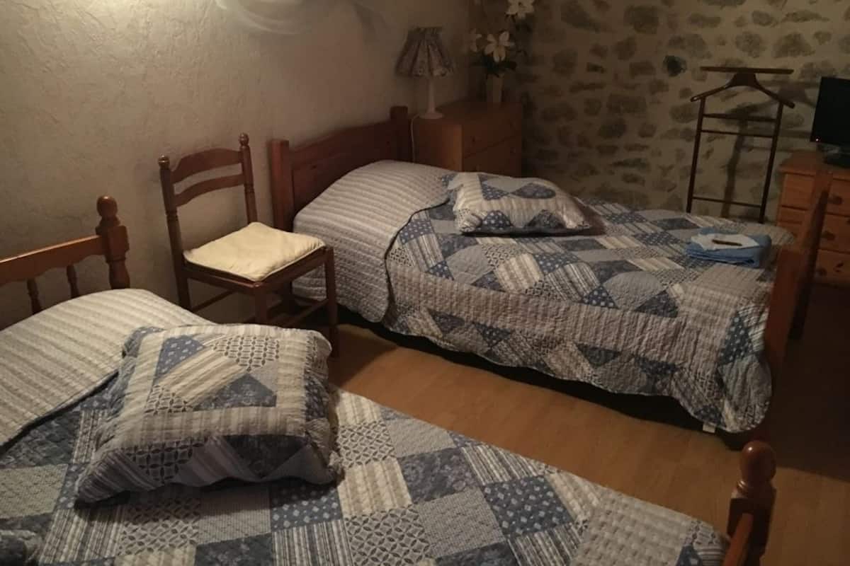 Camera Basic, bagno condiviso, vista montagna (1) | Con stile personalizzato, con arredamento individuale, tende oscuranti