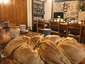 Se sirven desayunos, cenas y cocina vegetariana