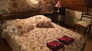 Chambre, salle de bains commune, vue montagne (2) | Décoration personnalisée, ameublement personnalisé, rideaux occultants