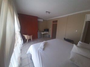 Double Room | Iron/ironing board, bed sheets