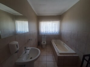 Double Room | Bathroom | Deep-soaking bathtub, free toiletries, towels