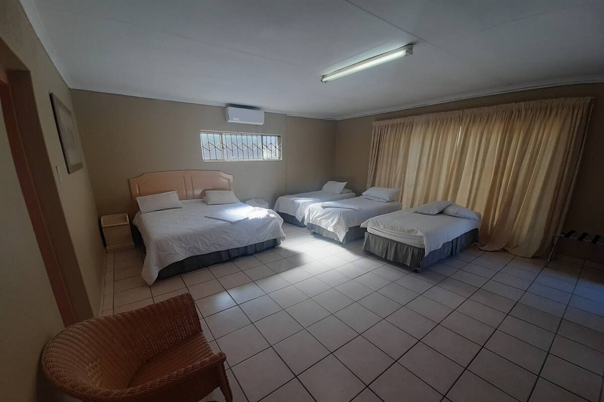 Family Room | Iron/ironing board, bed sheets
