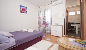 Studio Standard, vue mer | 1 chambre, bureau, fer et planche à repasser, Wi-Fi gratuit