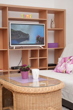 Studio Standard, vue mer | Coin séjour | Télévision à écran plat