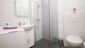 Standard Studio, Sea View | Bathroom | Shower, free toiletries, hair dryer, towels