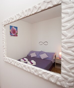 Studio – standard, sjøutsikt | 1 soverom, skrivebord, strykejern/-brett og wi-fi (inkludert)