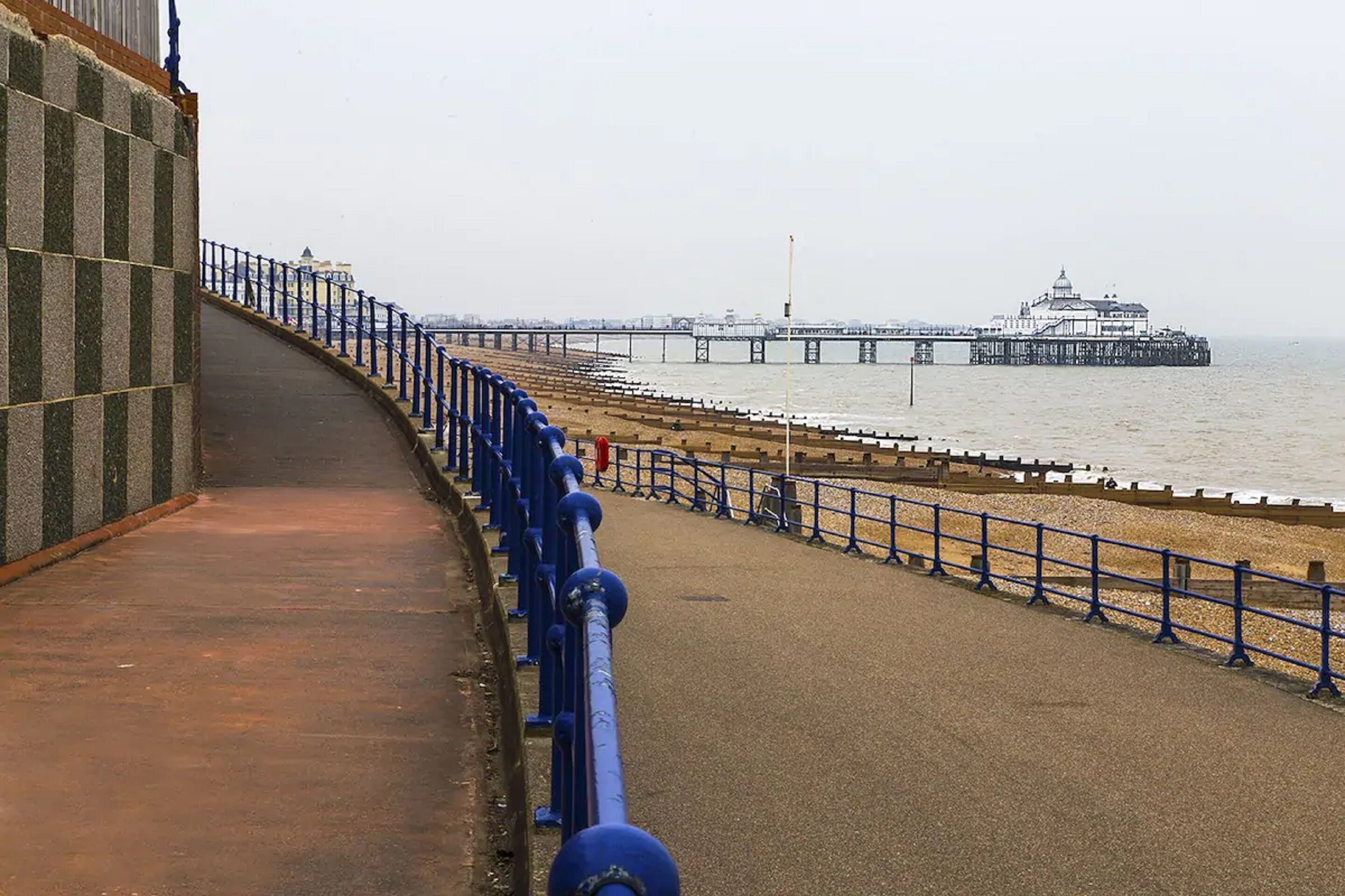 بالقرب من الشاطئ