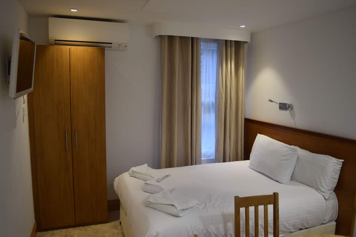 Executive Studio, 1 Double Bed | In-room safe, soundproofing, iron/ironing board (on request)