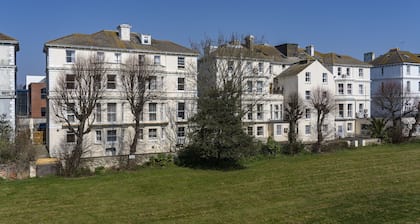 Arlo Apartments