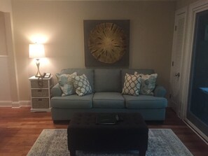 Villa, 1 Bedroom, Bathtub (3572 Seascape Premier Villa) | Living room | Flat-screen TV - 3572 Seascape Premier - 1 Br Villa (Kiawah Island)