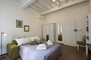 Appartement, 1 chambre | Aire de séjour | Téléviseur à écran plat