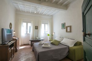 Apartment, 1 Bedroom | Living area | Flat-screen TV - Porcellana (Florence)