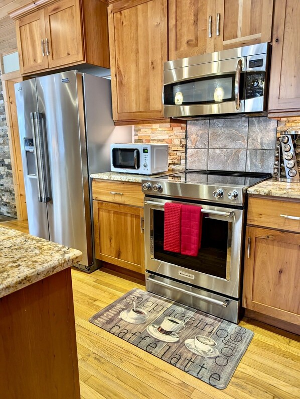 Cookware/dishes/utensils