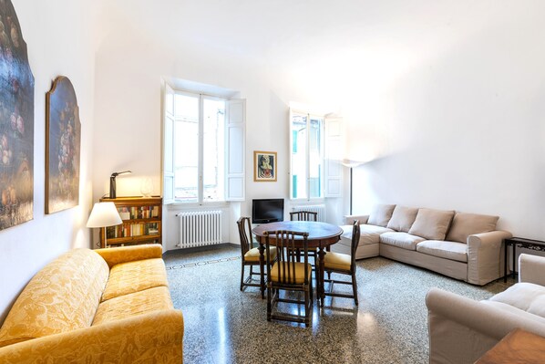 Apartment, 2 Schlafzimmer | Wohnbereich