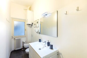 Apartment, 2 Schlafzimmer | Badezimmer