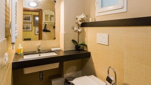 A compact bathroom with a sink, bidet, and mirror. - Piccolo Sogno (Florence)