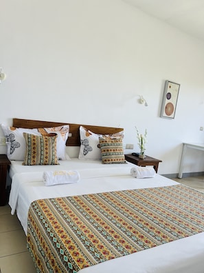 Zimmer, 1 Queen-Bett, Strandblick | 1 Schlafzimmer, Zimmersafe, Schreibtisch, laptopgeeigneter Arbeitsplatz