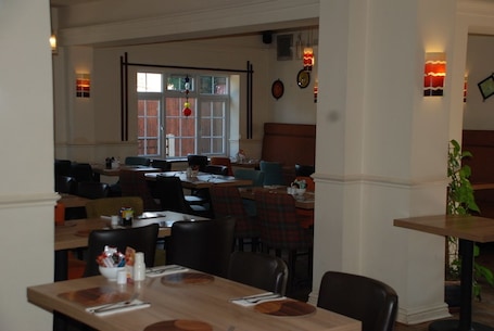Breakfast, lunch, dinner and brunch served . The Bridgehouse