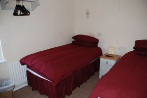 Twin Room | Free WiFi, bed sheets - The Bridgehouse (Stafford)