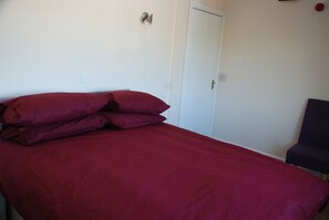 Double Room | Free WiFi, bed sheets - The Bridgehouse (Stafford)