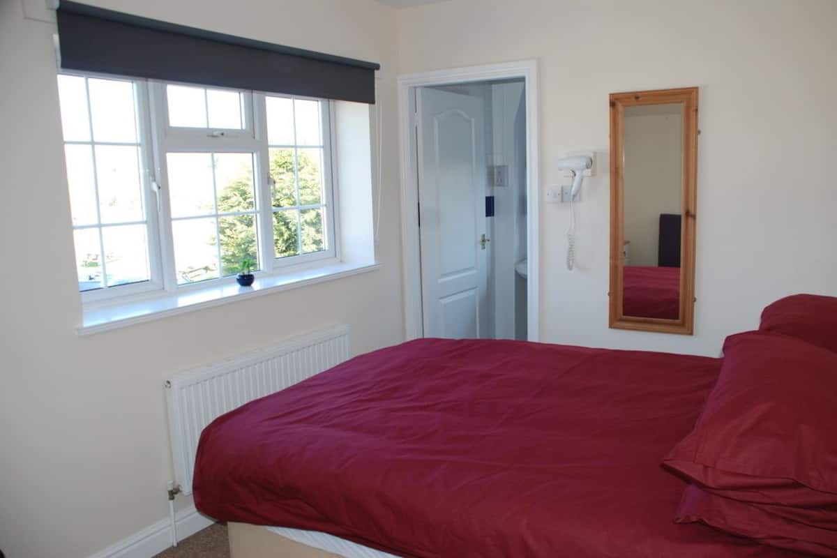 Double Room | Free WiFi, bed sheets