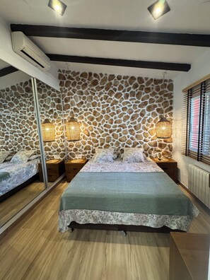 4 chambres, fer et planche à repasser, Wi-Fi, draps fournis