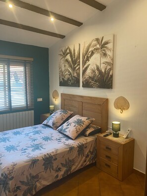 4 habitaciones, tabla de planchar con plancha, wifi y ropa de cama 