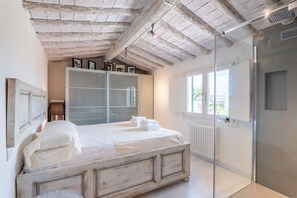 Apartment, 1 Bedroom | 1 bedroom, iron/ironing board, free cribs/infant beds, free WiFi - Ponte Vecchio Terrace (Florence)