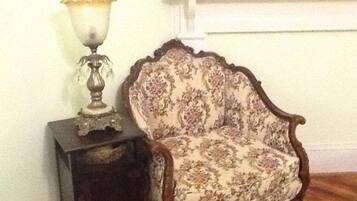 Double Room, Shared Bathroom (Natasha Suite)