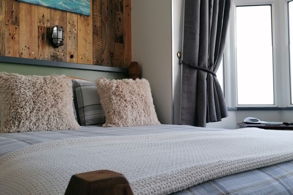 Comfort Double Room, 1 Double Bed, Partial Ocean View | Hypo-allergenic bedding available, iron/ironing board (on request)