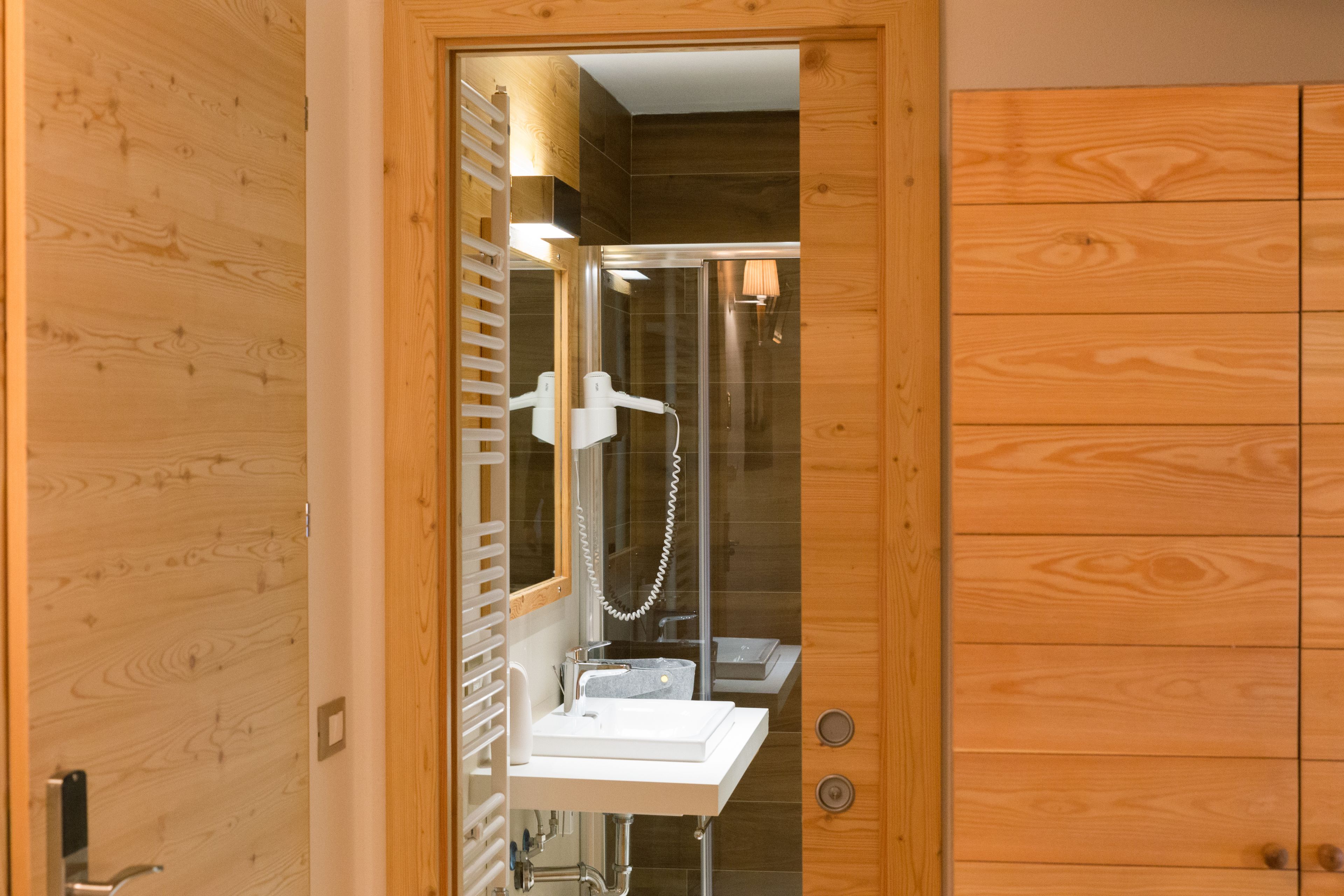 Room, 1 Twin Bed | Bathroom | Hair dryer, bidet