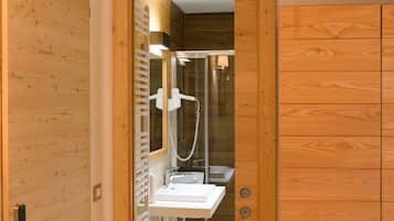Room, 1 Twin Bed | Bathroom | Hair dryer, bidet