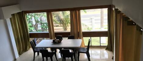 Comfort Apartment, 2 Bedrooms | In-room dining