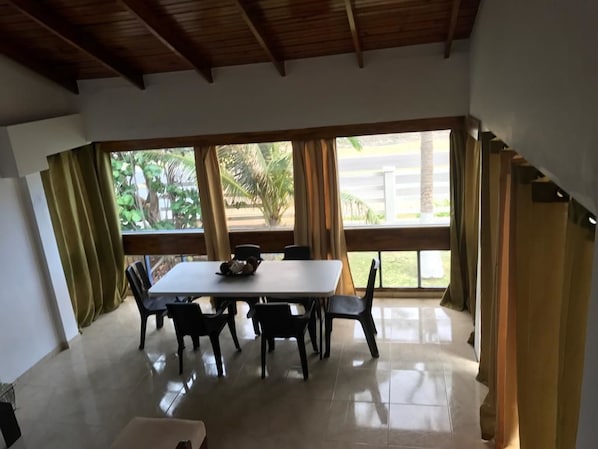 Comfort Apartment, 2 Bedrooms | In-room dining