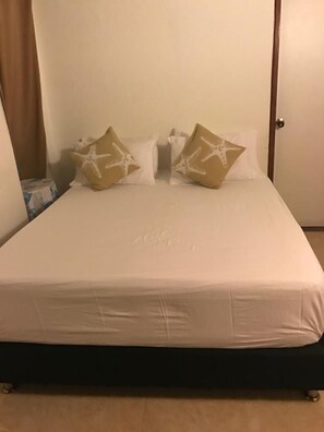Comfort Apartment, 2 Bedrooms | 2 bedrooms, desk, blackout drapes, bed sheets