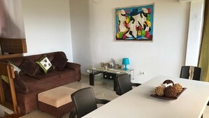 Comfort-Apartment, 2 Schlafzimmer | Wohnbereich
