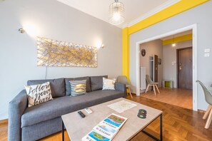 Leilighet – city | Oppholdsrom | En 32-tommers Flatskjerm-TV med digitale kanaler samt TV