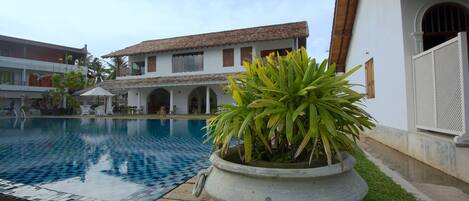 Indoor pool, 13 outdoor pools