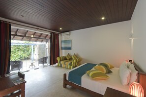 Deluxe Double Room, 1 King Bed, Ocean View