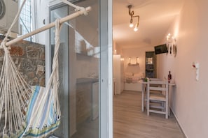 Studio Deluxe (Hephaestus) | Literie hypoallergénique, minibar, décoration personnalisée